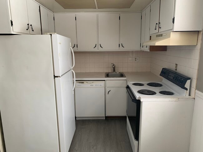 Building Photo - 3256 Delray Ave NW