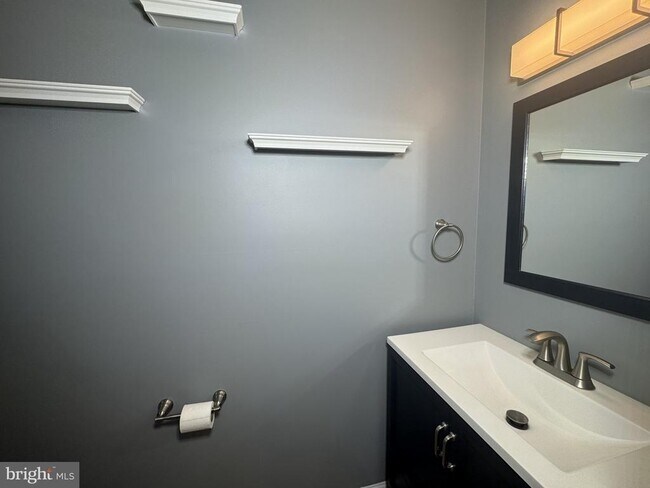 Building Photo - 832 Woodchuck Ln