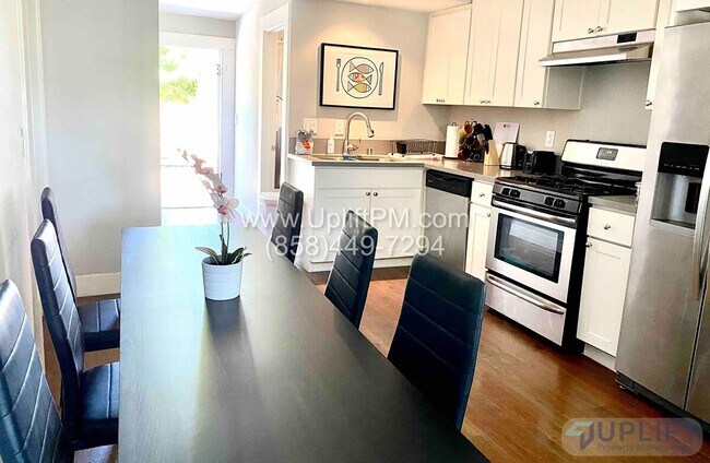 Building Photo - 36th (3637-3639)