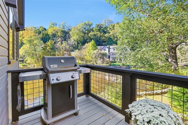 Building Photo - 188 Ferdon Ave