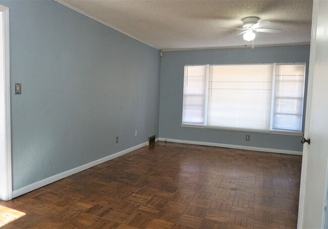 Building Photo - 3 Bed 1 Bath 1 Car in Steve Pennington Addition of NW OKC