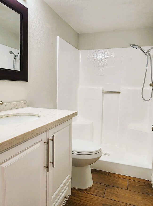 Building Photo - Updated Hemet Home, 2Bd, 2Ba, Bonus Room