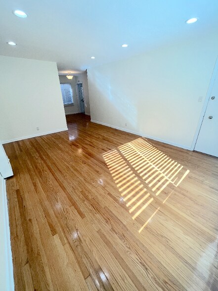 Building Photo - 1417 N Harper Ave