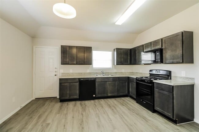 Building Photo - 2501 Grayling Dr