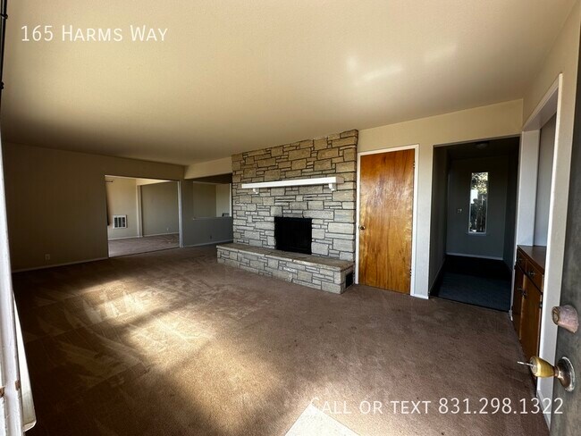 Building Photo - Expansive 4 Bed, 2 Bath La Selva Beach Hom...