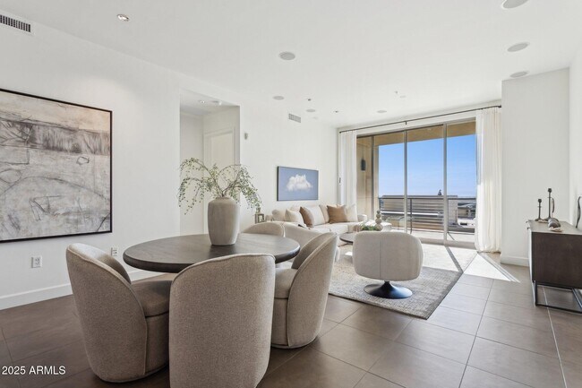 Building Photo - 15215 N Kierland Blvd