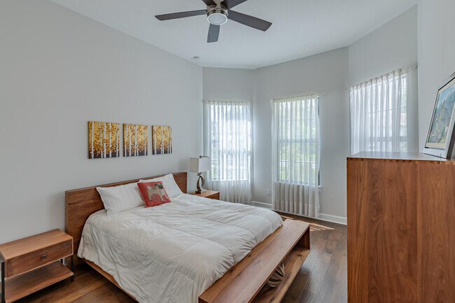 Building Photo - 559 SE Villandry Way