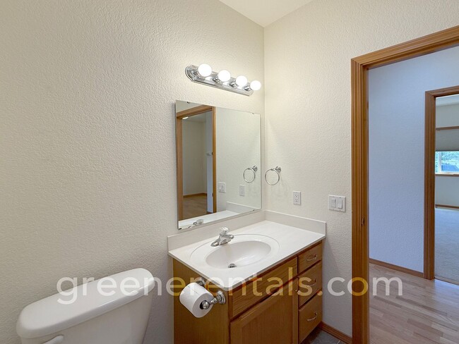 Building Photo - Spacious & Bright 3BD/3BA Home for Rent in...