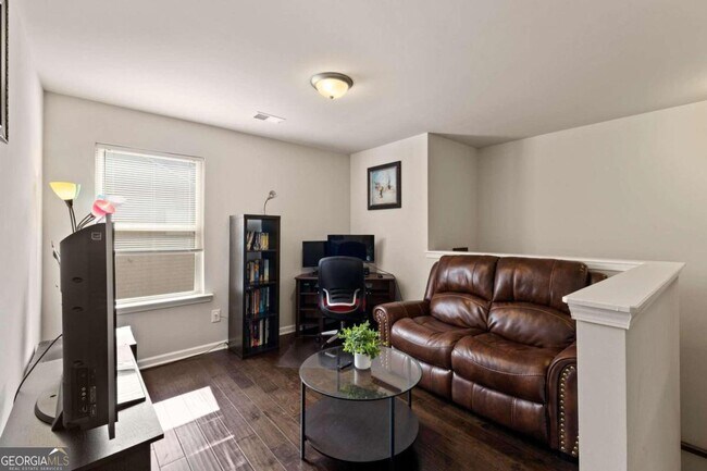 Building Photo - 240 Stillwood Dr