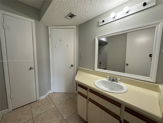 Building Photo - 10500 SW 155th Ct