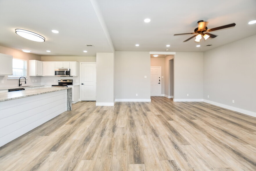 Building Photo - 1621 Lesli Dr