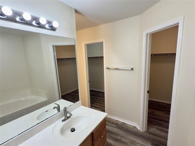 Building Photo - 1206 Devil Ridge