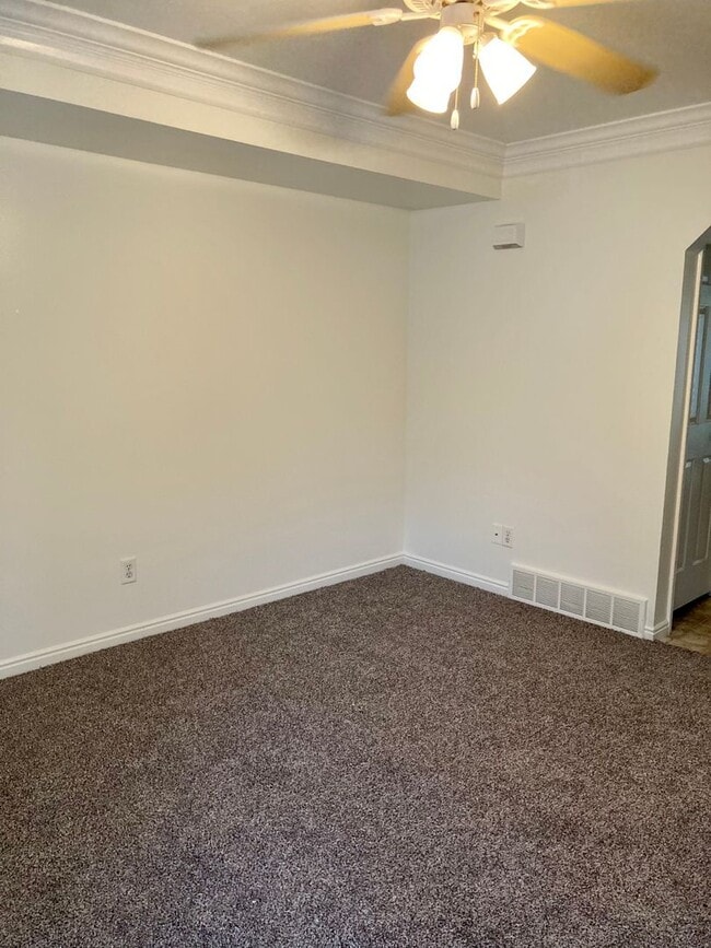 Building Photo - Beautiful North Ogden 2 bed 1.5 bath townhome with 1 Car Garage!!