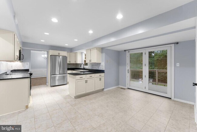 Building Photo - 901 Holly Creek Dr