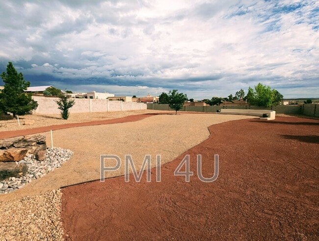 Building Photo - 2317 Garden Rd NE