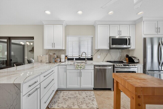 Building Photo - 16941 Waterbend Dr