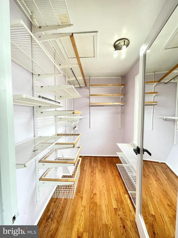 Building Photo - 27 Chantilly Ct