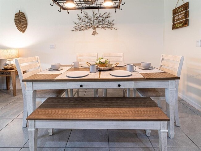 Building Photo - 2910 Boxwood Grove Row