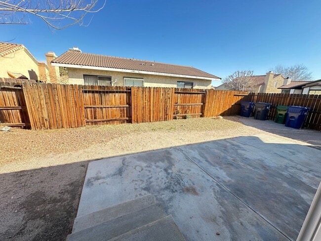 Building Photo - East Palmdale Home in Gated Community