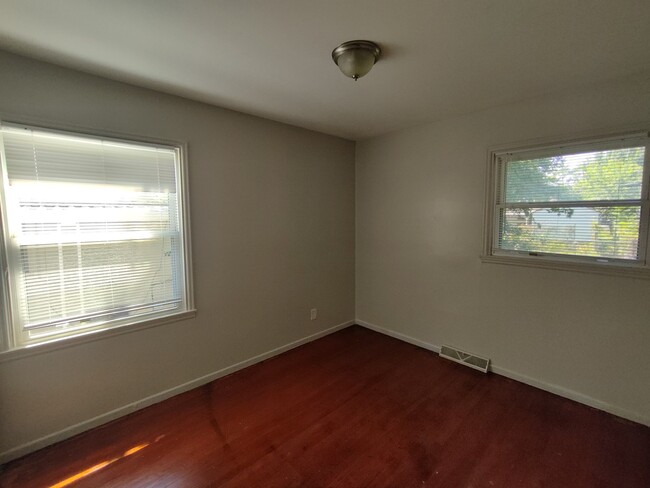 Building Photo - 330 Lancashire Rd