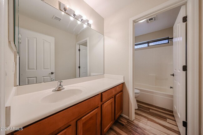 Building Photo - 9043 W Fullam St