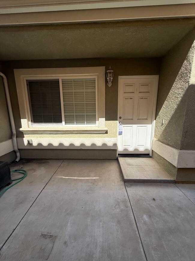 Building Photo - Centrally Located Large Two Story Home on ...