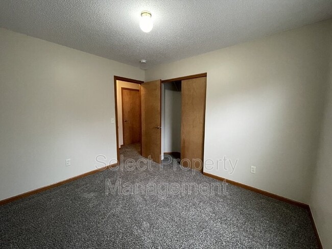 Building Photo - 9608 Yuma Dr