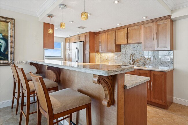 Building Photo - 1160 Hillsboro Mile