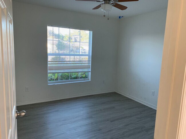 Building Photo - Well maintained 3/2/2 with pond view and community pool