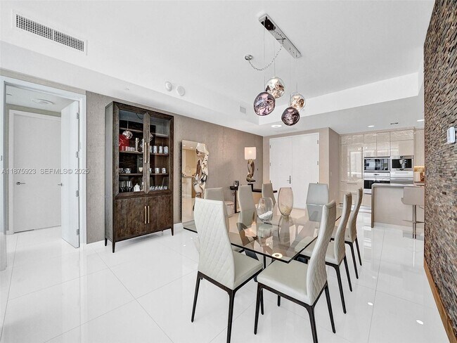 Building Photo - 17475 Collins Ave