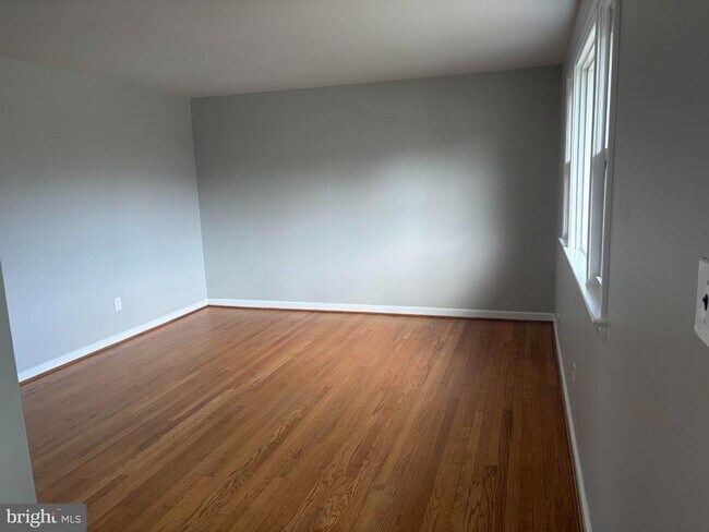 Building Photo - 6408 Winnepeg Rd