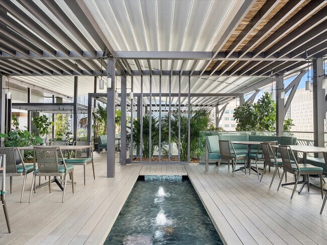 Building Photo - 601 NE 1st Ave