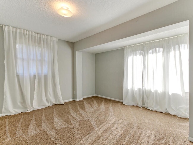 Building Photo - 8521 Howell Dr