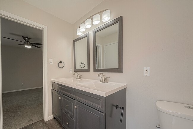 Building Photo - 2323 Pine Cone Dr