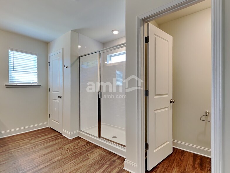 Building Photo - 578 Slew Dr
