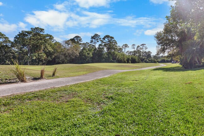 Building Photo - 1509 SW Mockingbird Cir