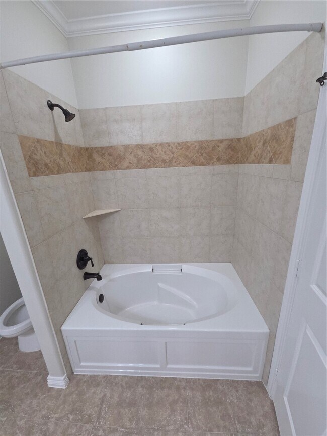 Building Photo - 3117 Fairdale Oaks E