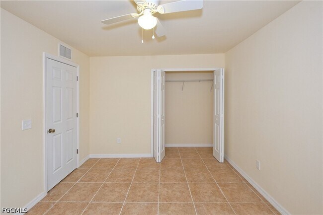 Building Photo - 615 SE 6th Terrace