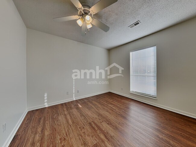 Building Photo - 2114 Post Oak Ln