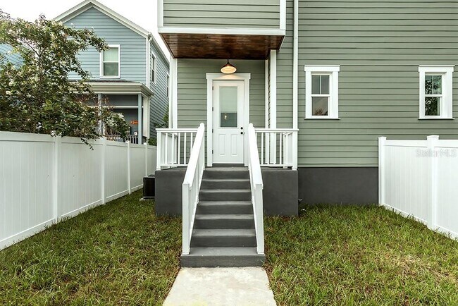 Building Photo - 1408 E Curtis St