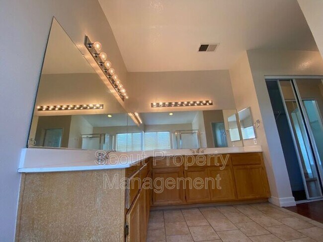Building Photo - 29403 Via Espada