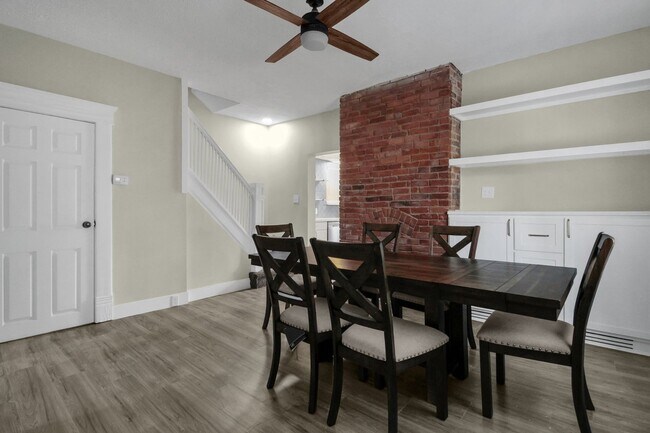 Building Photo - 570 Southwood Ave