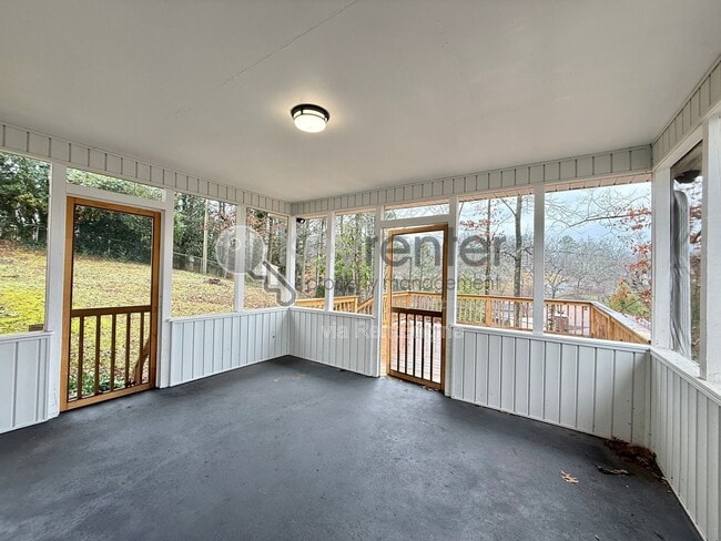 Building Photo - 4627 Hillmont Ln