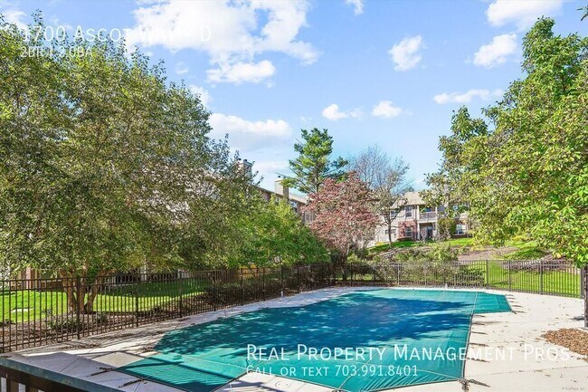 Building Photo - 1700 Ascot Way