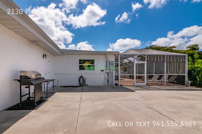 Building Photo - 2130 Pinehurst St