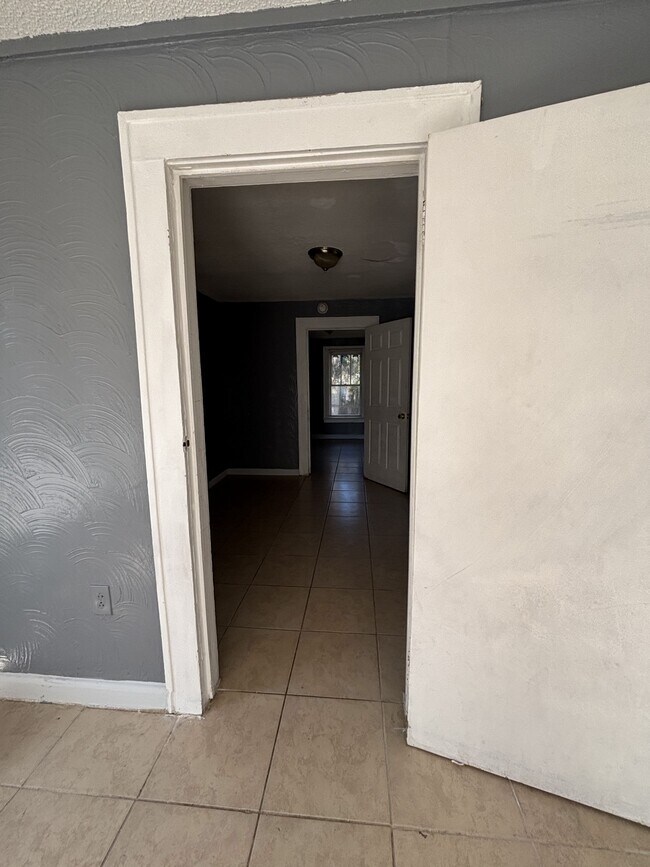 Building Photo - 444 Duray St