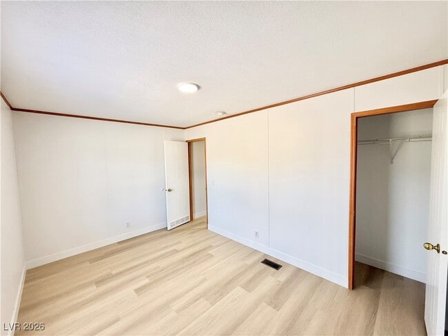 Building Photo - 4210 E Cheyenne Way