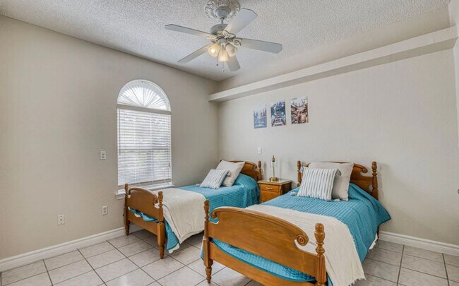 Building Photo - Short Term leases optionn4 Bedrooms 3 baths( near by Sunland Park Dr & Mesa St)