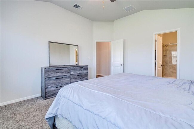 Building Photo - 117 Balsam St