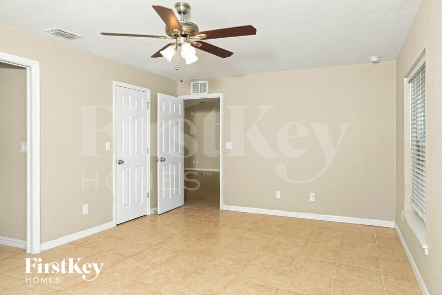 Building Photo - 10518 Deerwood Ave